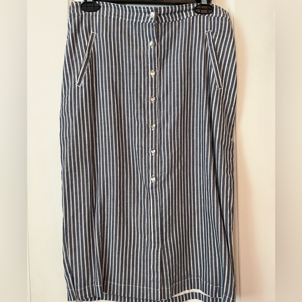 Abercrombie & Fitch Blue and White Button Down Skirt Size 6